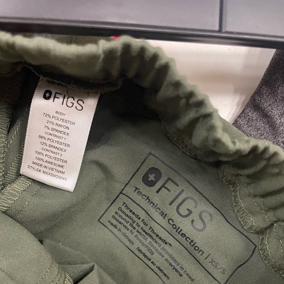 FIGS Scrub Set - Picture 10 of 10